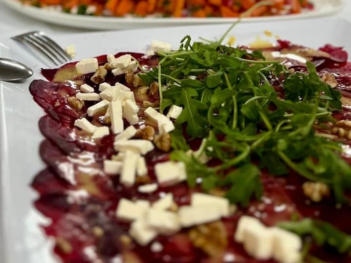 Rote-Bete-Salat mit Frischkäse und Rucola