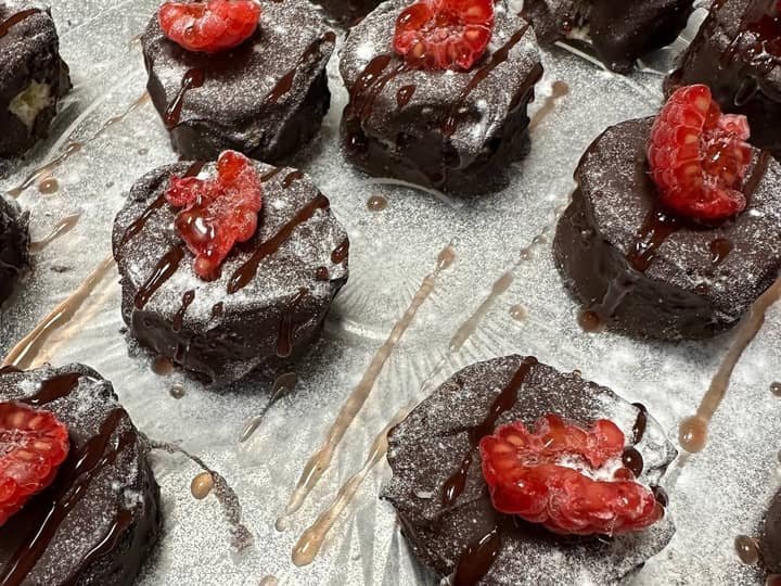 Schokoladenkuchen mit Himbeere